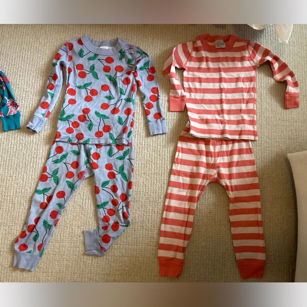 Girls Hannah Andersson PJs size 3 (90 cm). 5 pairs